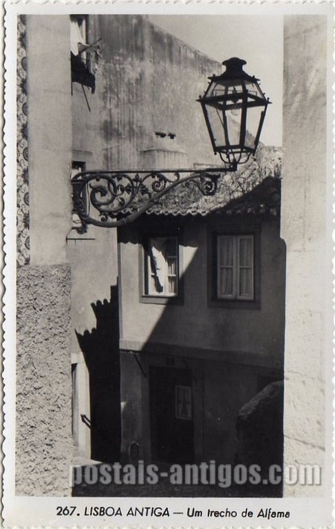 Bilhete postal ilustrado de Lisboa: Trecho de Alfama | Portugal em postais antigos