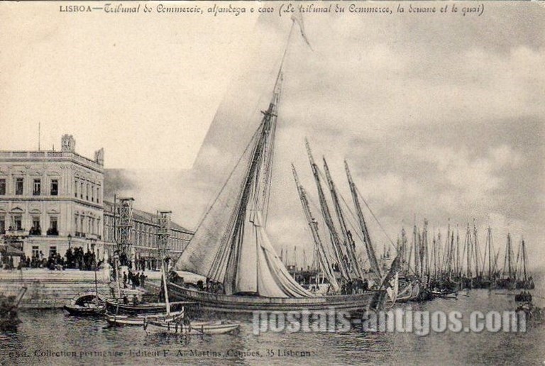 Bilhete postal antigo de Lisboa: Tribunal do Comércio e Cais das Colunas | Portugal em postais antigos