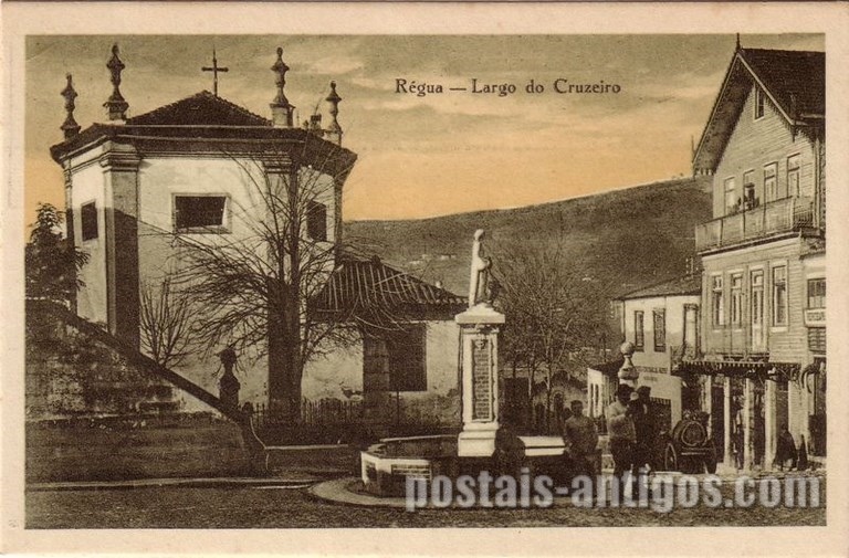Bilhete postal antido de Peso da Régua: Largo do Cruzeiro | Portugal em postais antigos