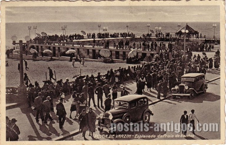Bilhete postal ilustrado de Póvoa de Varzim:  Esplanada da Praia de banhos | Portugal em postais antigos