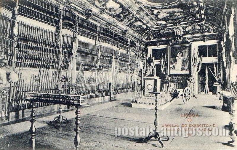 Bilhete postal antigo de Lisboa: rsenal do Exército - Sala Dona Maria II (sul) | Portugal em postais antigos