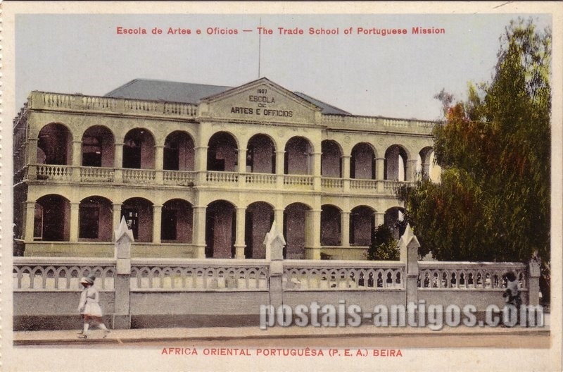 Bilhete postal ilustrado de Moçambique, Escola de artes e ofícios da Beira | Portugal em postais antigos 
