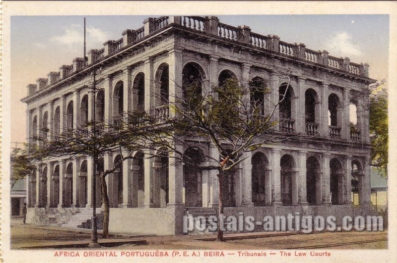 Bilhete postal ilustrado de Moçambique, Tribunais  da Beira | Portugal em postais antigos 