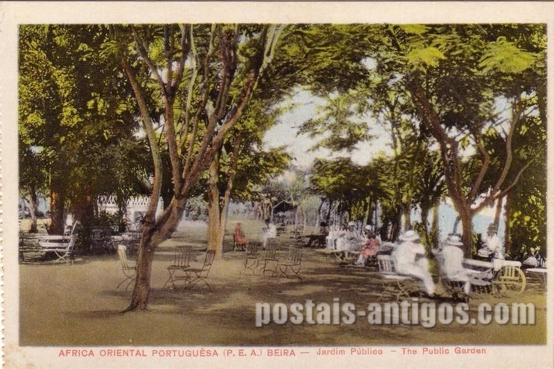 Bilhete postal ilustrado de Moçambique, Jardim Público da ​​Beira | Portugal em postais antigos 