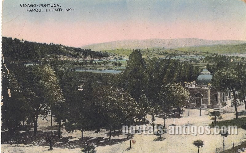 Bilhete postal ilustrado do Parque e Fonte (do Palace Hotel) - Vidago | Portugal em postais antigos 