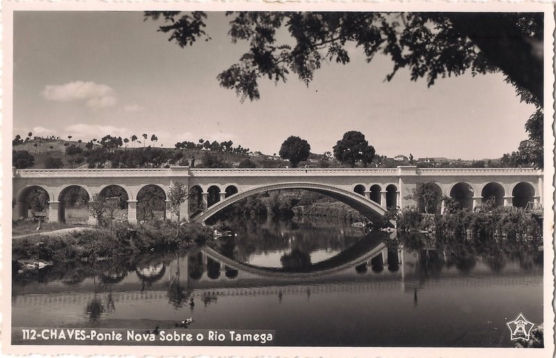 Bilhete postal ilustrado da Ponte Nova sobre o Rio Tâmega, Chaves