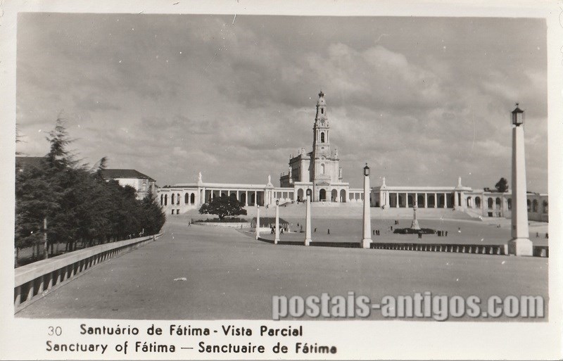 ilhete postal ilustrado do Santuário de Fátima, vista parcial | Portugal em postais antigos 