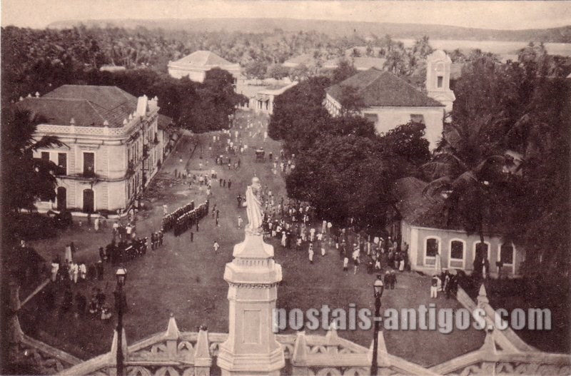 Bilhete postal do Largo da Igreja, Nova Goa, India Portuguesa​ | Portugal em postais antigos