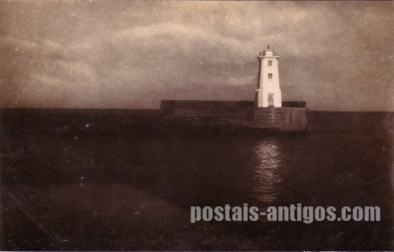 Bilhete postal do Farol do quebra-mar, Mormugão, India Portuguesa | Portugal em postais antigos