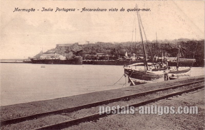 Bilhete postal do Ancoradouro visto do quebra-mar, Mormugão, India Portuguesa | Portugal em postais antigos