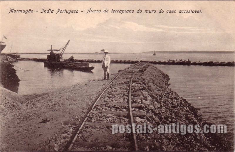 Bilhete postal doAterro de Terraplano do muro do cais acostável, Mormugão, India Portuguesa | Portugal em postais antigos