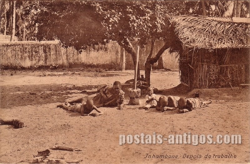 Bilhete postal ilustrado antigo " Depois do trabalho", Inhambane,  Moçambique | Portugal em postais antigos