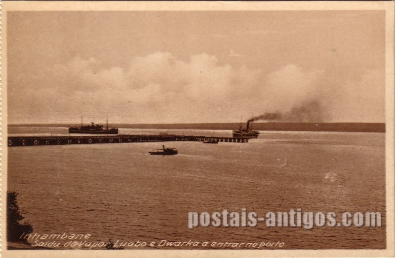 Bilhete postal ilustrado antigo da Saída do vapor Luabo e Dwarka a entrar no porto , Inhambane,  Moçambique | Portugal em postais antigos