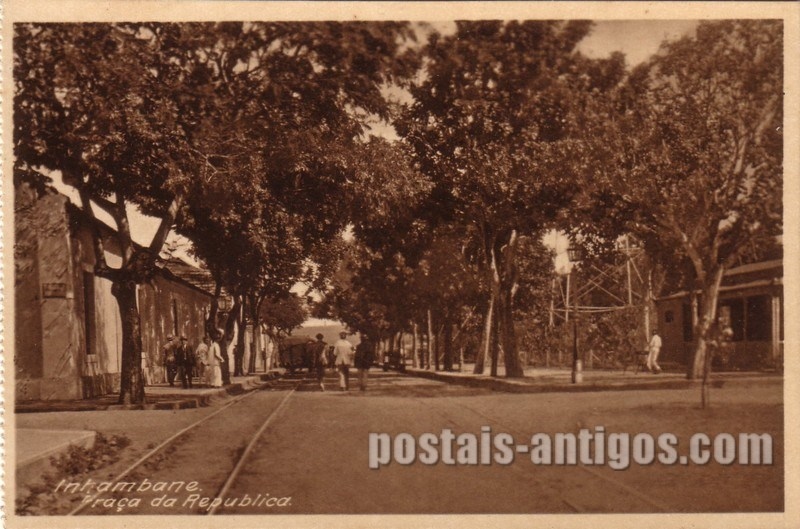 Bilhete postal ilustrado da Praça da República, Inhambane,  Moçambique | Portugal em postais antigos