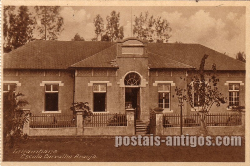 Bilhete postal ilustrado antigo da Escola Carvalho Aranjo, Inhambane,  Moçambique | Portugal em postais antigos