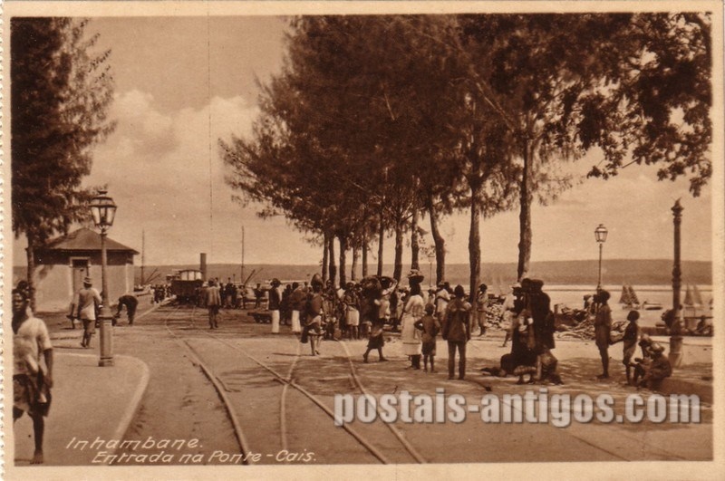 Bilhete postal ilustrado antigo da Entrada na ponte e cais, Inhambane,  Moçambique | Portugal em postais antigos