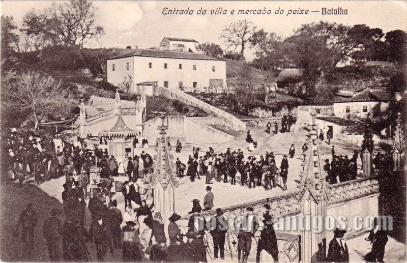 Bilhete postal de Batalha, mercado do peixe e entrada da vila | Portugal em postais antigos