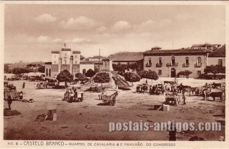 Bilhete postal de Castelo Branco, mercado em frente do Quartel de Cavalaria | Portugal em postais antigos