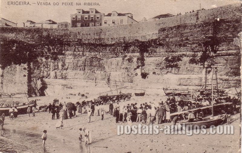 Bilhete postal de Ericeira, Venda do peixe na ribeira | Portugal em postais antigos
