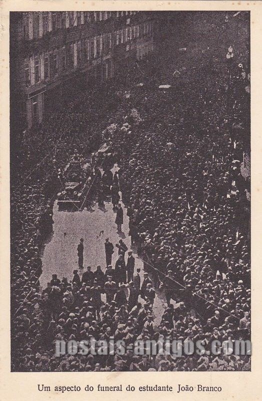 Bilhete postal ilustrado de Porto, um aspecto do funeral do Estudante João Branco | Portugal em postais antigos 