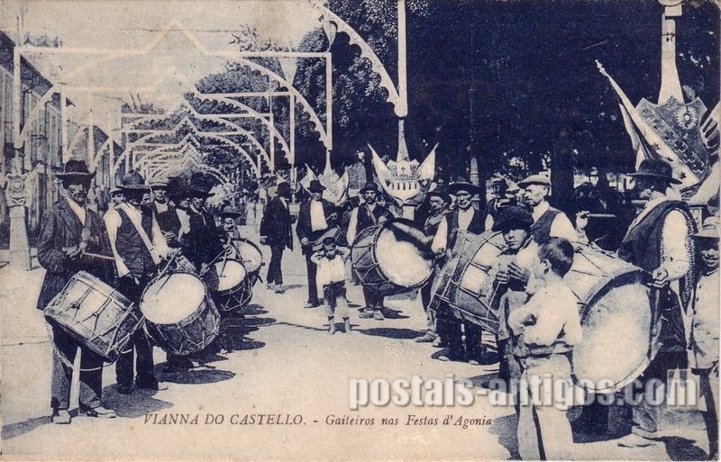 Bilhete postal de Viana do Castelo, Gaiteiros nas Festas d'Agonia | Portugal em postais antigos