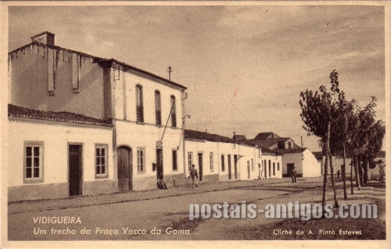 Bilhete postal ilustrado de Vidigueira, um trecho de praça Vasco da Gama | Portugal em postais antigos 