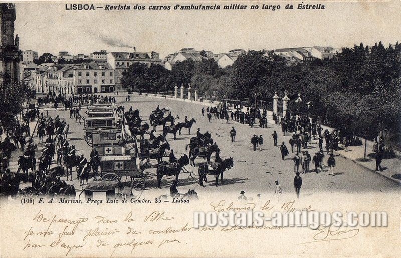 Bilhete postal da Revista dos carros de ambulância no largo da Estrela, Lisboa | Portugal em postais antigos