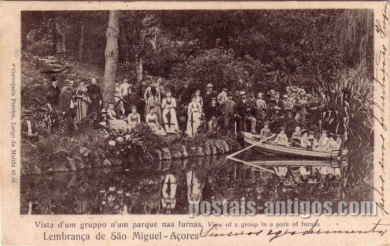 Bilhete postal da Vista de um grupo no parque do Vale das Furnas, São Miguel | Portugal em postais antigos