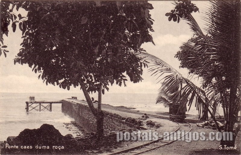 Bilhete postal ilustrado São Tomé e Principe, ponte cais duma roça | Portugal em postais antigos