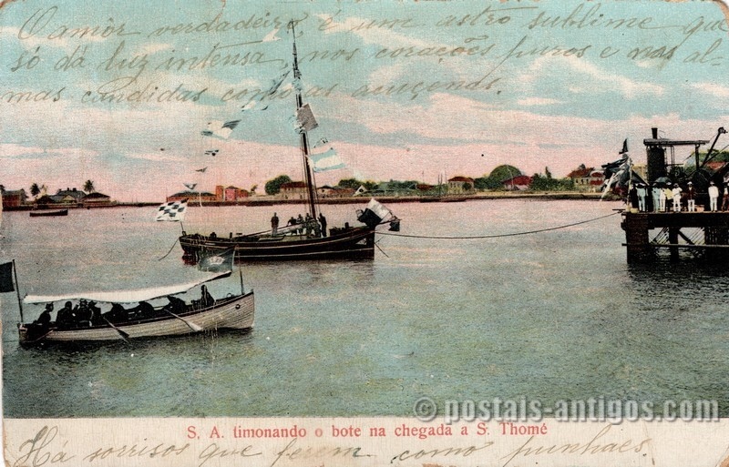 Sua Alteza timonando o bote na chagada a São Tomé