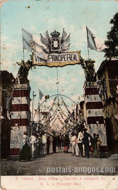 São Tomé. Rua Alberto Garrido à chegada de Sua Alteza o Príncipe Real. São Tomé. Rua Alberto Garrido à chegada de Sua Alteza o Príncipe Real.