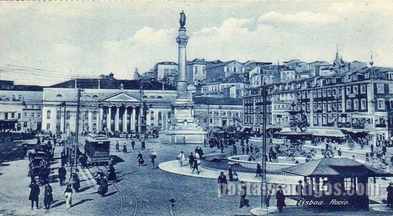 Bilhete postal antigo de Lisboa: Praça Dom Pedro IV (Rossio) | Portugal em postais antigos