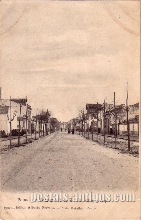 Bilhete postal ilustrado de Póvoa de Varzim: Avenida M. Albuquerque | Portugal em postais antigos