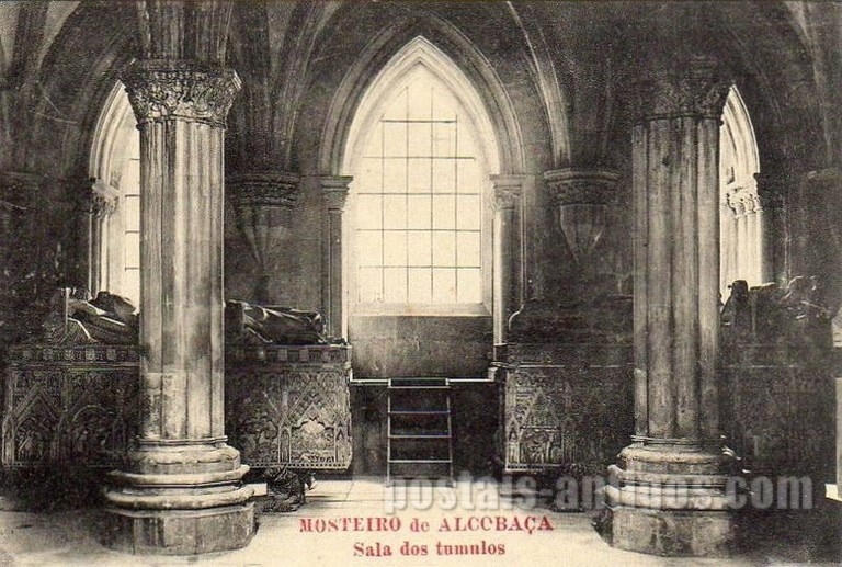 Bilhete postal de Alcobaça, Sala dos Túmulos do Mosteiro | Portugal em postais antigos