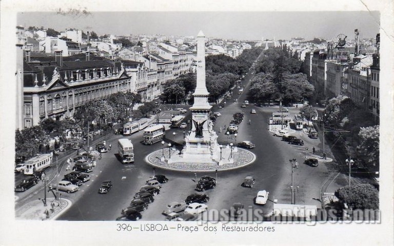 Bilhete postal antigo de Lisboa: ​Praça dos Restauradores | Portugal em postais antigos
