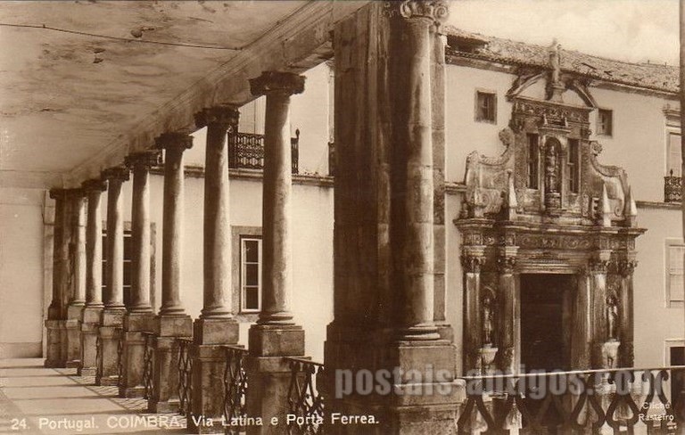 Postal antigo de Coimbra, Portugal: Via Latina e Porta Férrea da Universidade.