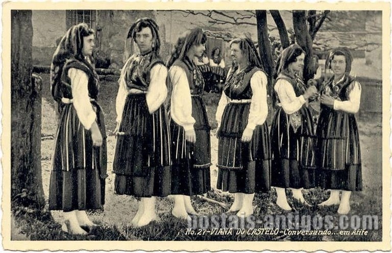 Bilhete postal ilustrado de Viana do Castelo, Conversando em Afife | Portugal em postais antigos