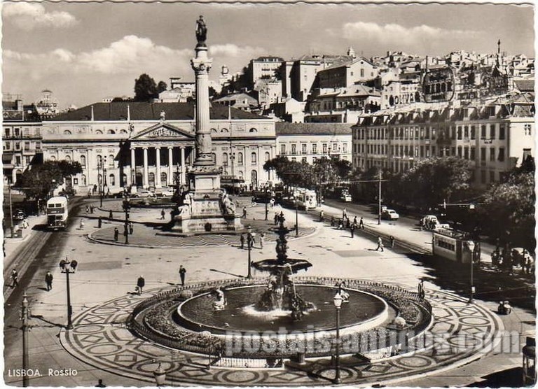 Bilhete postal antigo de Lisboa: Praça Dom Pedro IV (Rossio) | Portugal em postais antigos