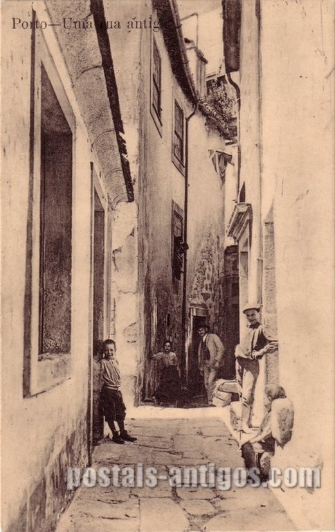 Bilhete postal ilustrado duma rua antiga de Porto | Portugal em postais antigos