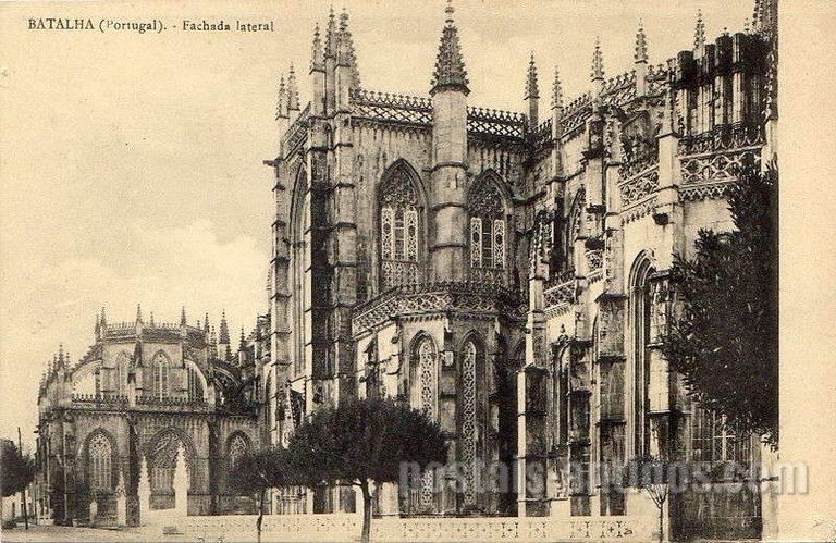 Bilhete postal de Batalha, fachada lateral do Mosteiro | Portugal em postais antigos 