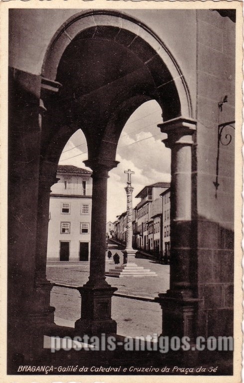 Postais antigos de Bragança: Galilé da Catredal e Curzeiro da Praça da Sé | Portugal em postais antigos