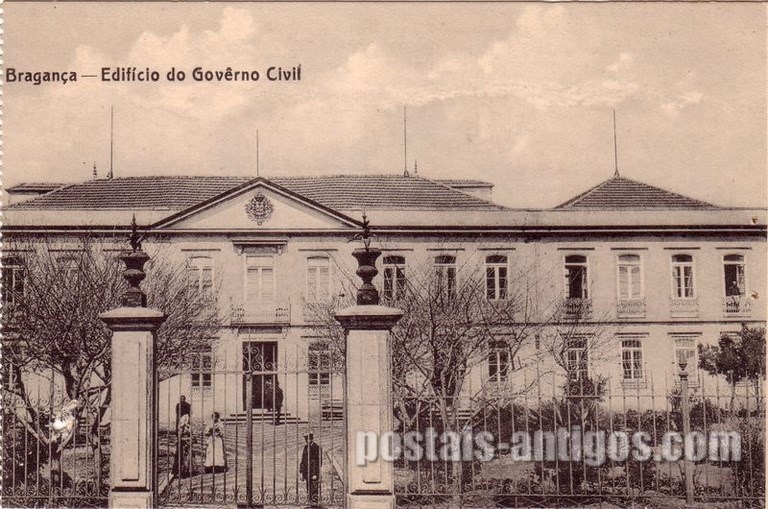 Postais antigos de Bragança: Edifício do Governo Civil | Portugal em postais antigos