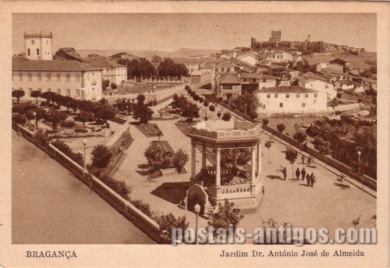 Bilhete postal de Bragança: Jardim Doutor António José de Almeida | Portugal em postais-antigos.com