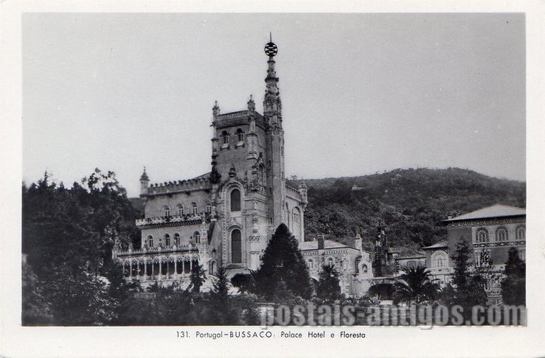 Postal antigo de Buçaco, Portugal: Palace Hotel e floresta do Buçaco.