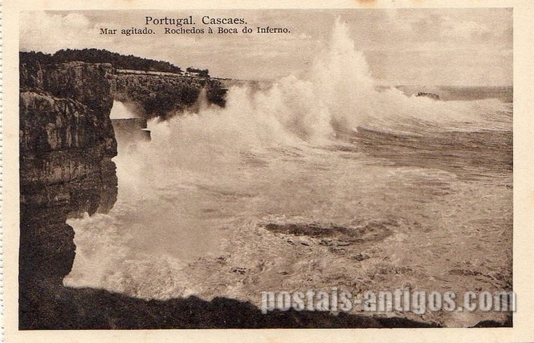 Bilhete postal ilustrado de Cascais, Mar agitado - Rochedos da Boca do Inferno | Portugal em postais antigos 