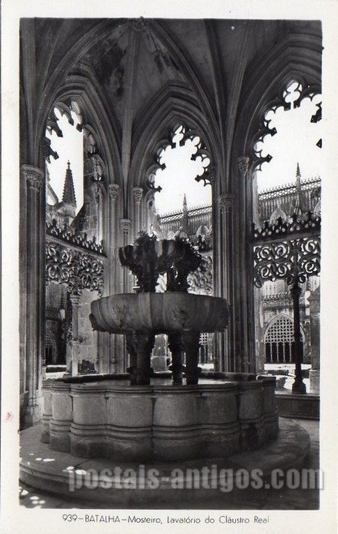 Bilhete postal de Batalha: lavatório do Claustro Real no mosteiro | Portugal em postais antigos 