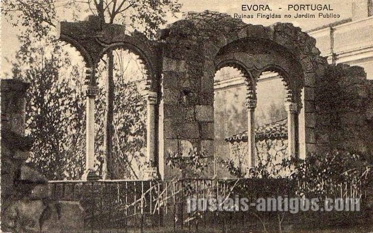 Bilhete postal das Ruínas Fingidas no Jardim Público, Évora | Portugal em postais antigos