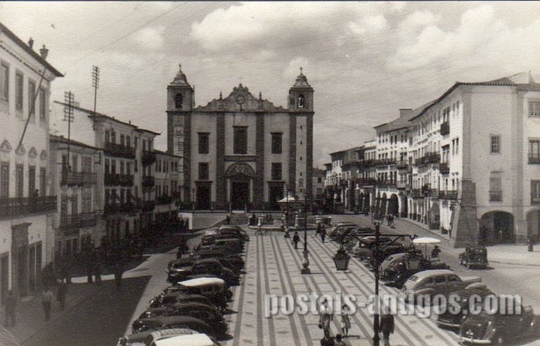 Bilhete postal de Um aspecto da Praça do Giraldo​, Évora | Portugal em postais antigos