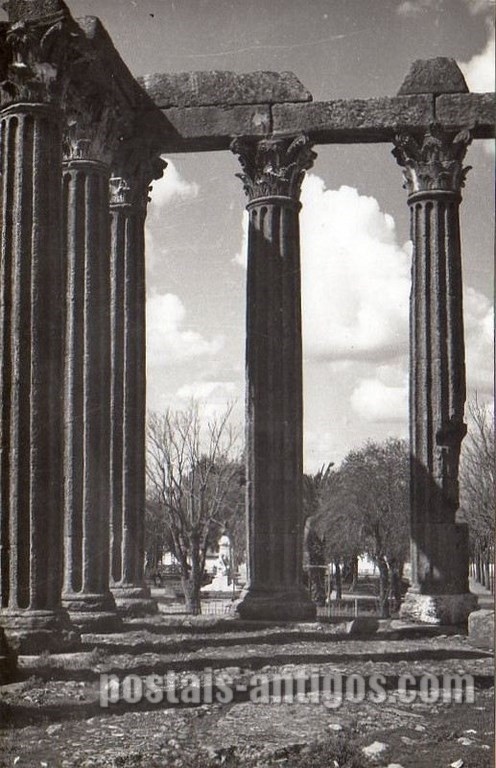 Bilhete postal de Um aspecto do Templo Romano de Diana​, Évora | Portugal em postais antigos
