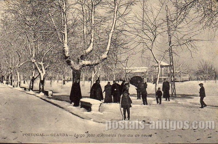 Bilhete postal antigo do Largo João d'Almeida de Guarda | Portugal em postais antigos